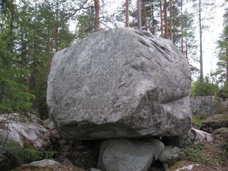 Rämeikkösuon kivet