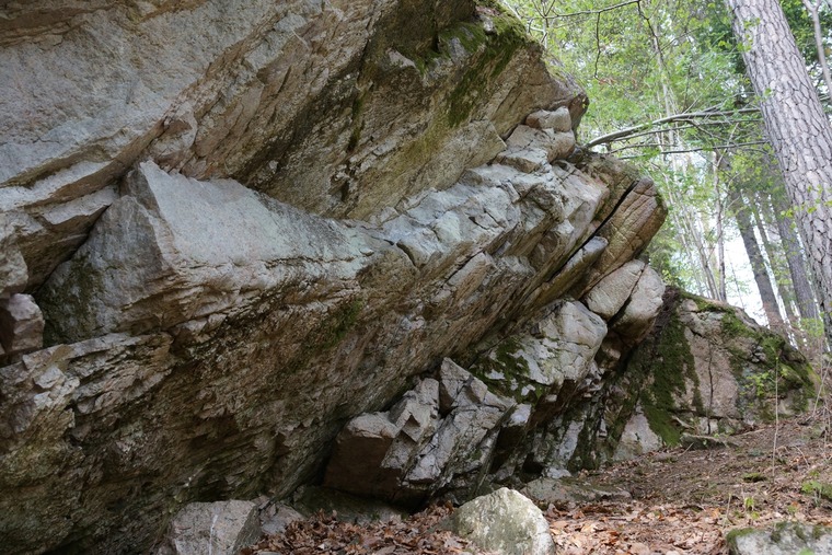 Höger om Ingmars vägg (boulder)
