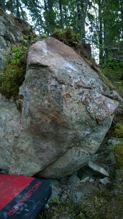 3 kivestä -kivi