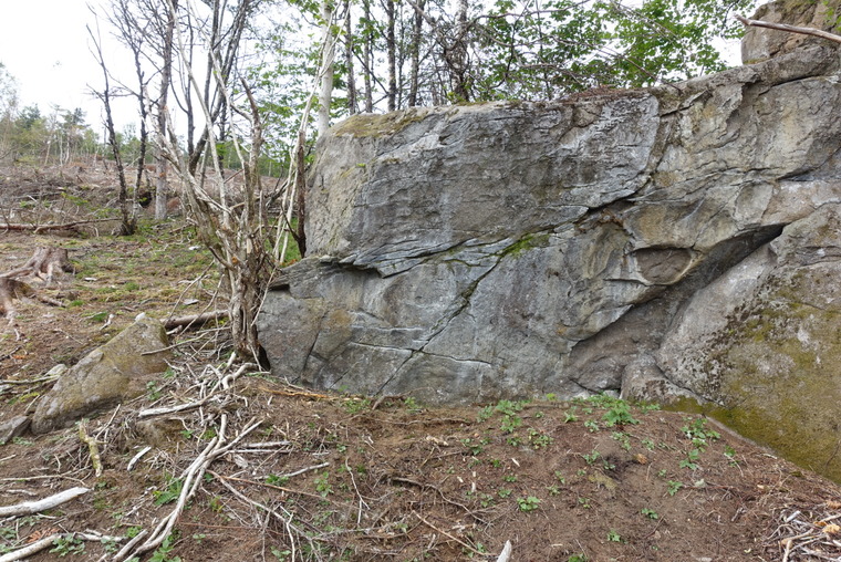 Upper stone