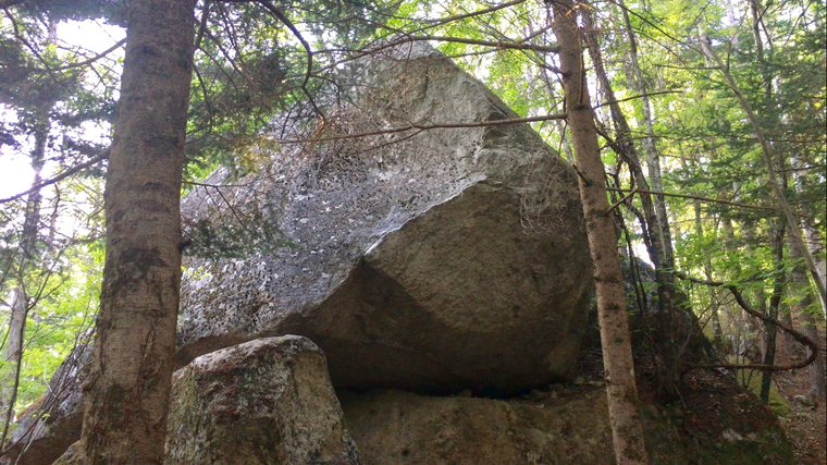 材木岩 (Zaimoku Iwa)