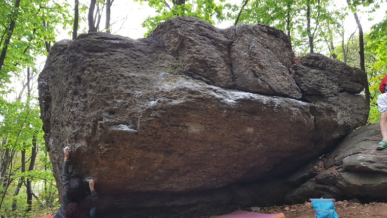 Dab boulder