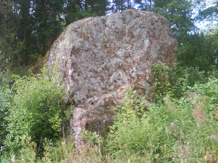 Laulimäe kivi