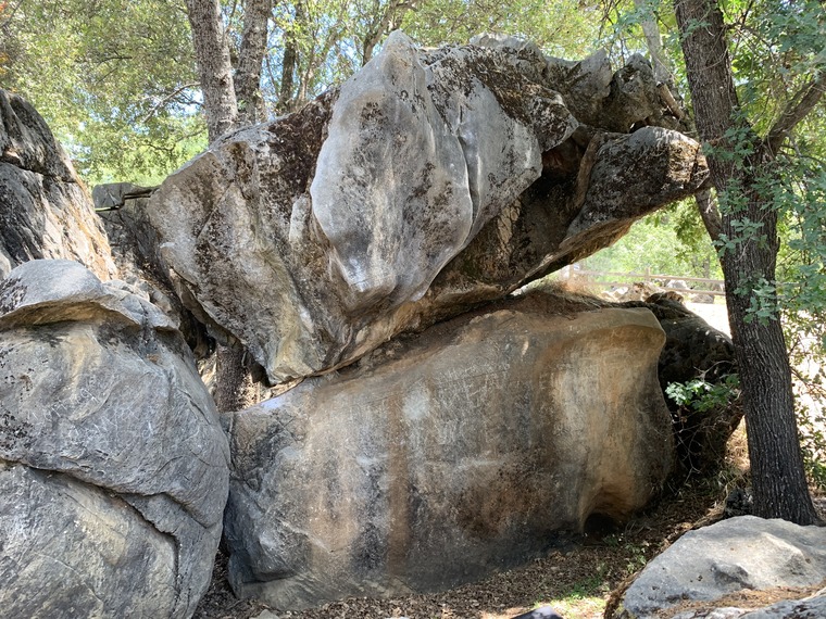 Picnic boulders