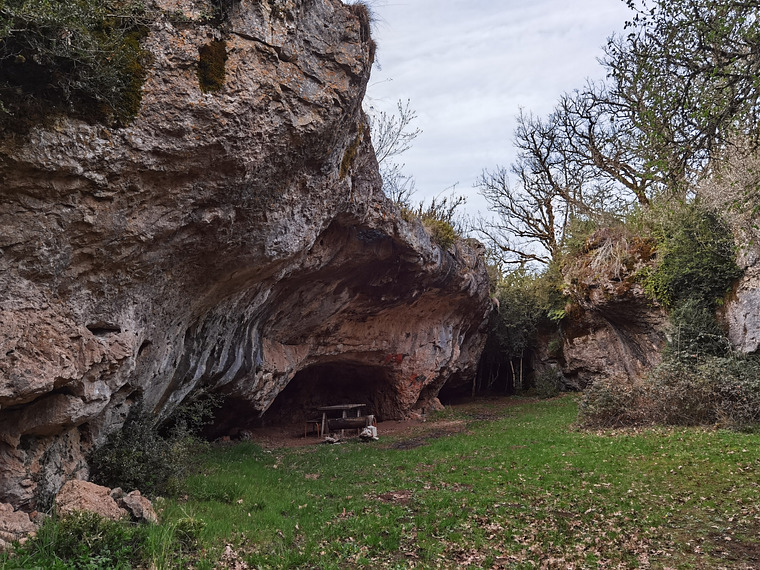 lots of boulders, marked with numbers. probably a guide of some sorts available in French 😉