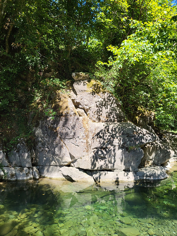 Massi sul fiume