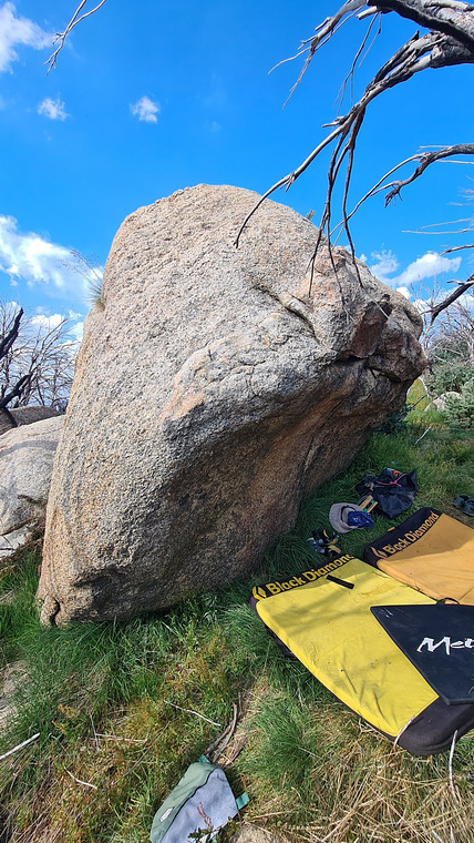 Maintrack Boulders