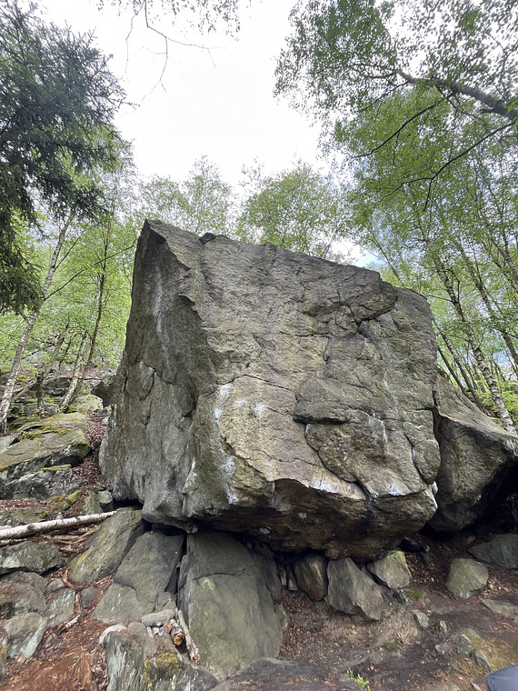 Mamut boulder block