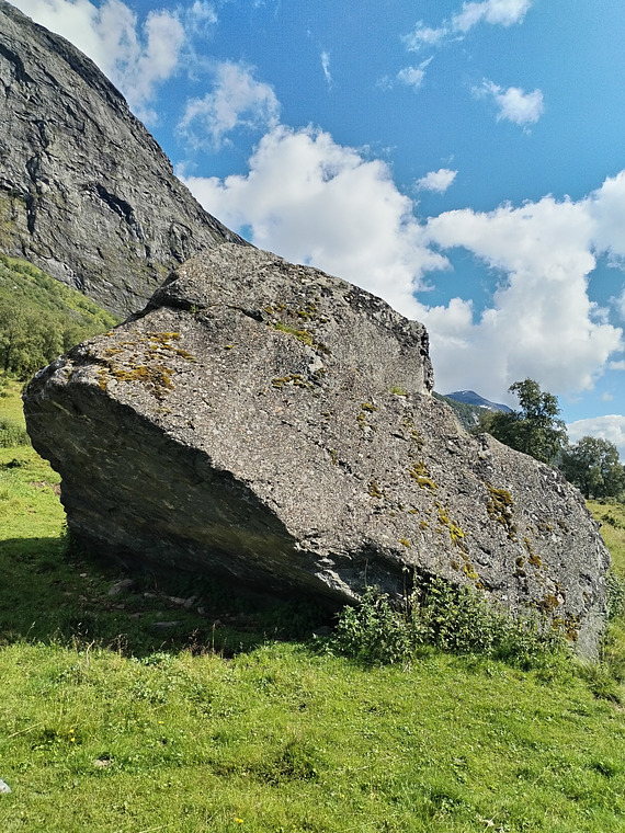 Kråkesylvsteinen