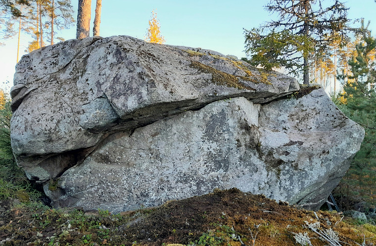 Melkein tien päässä oikealla